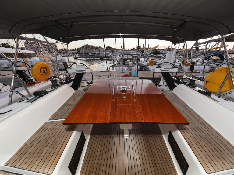 Huur een Dufour Dufour 470 in Trogir