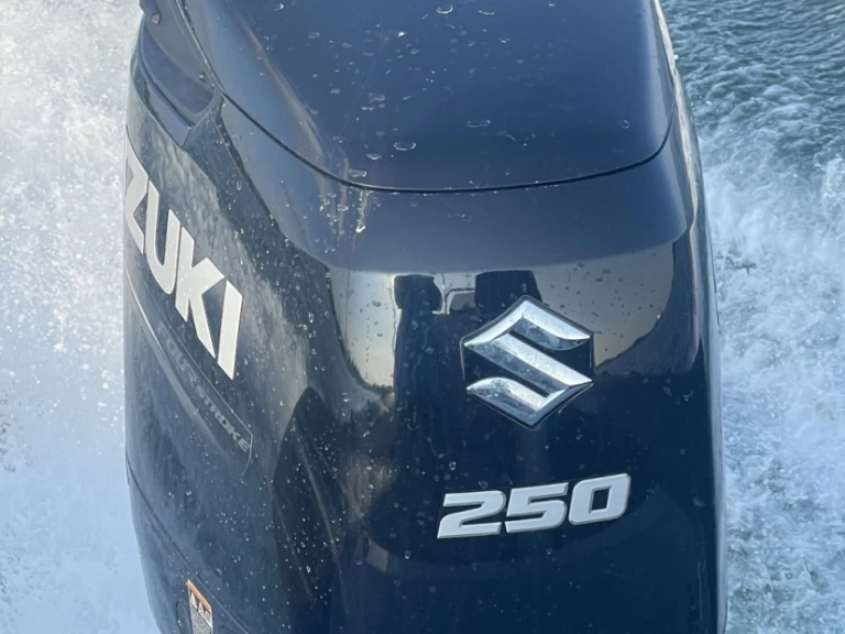 Huur RIB met of zonder schipper Valiant in Baden