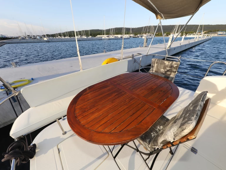 Cobra Yachts Futura 40 Grand Horizon te huur van particulier of professional in Sveti Filip i Jakov