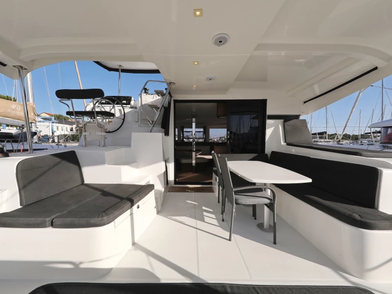 Huur Catamaran met of zonder schipper Lagoon in Šibenik