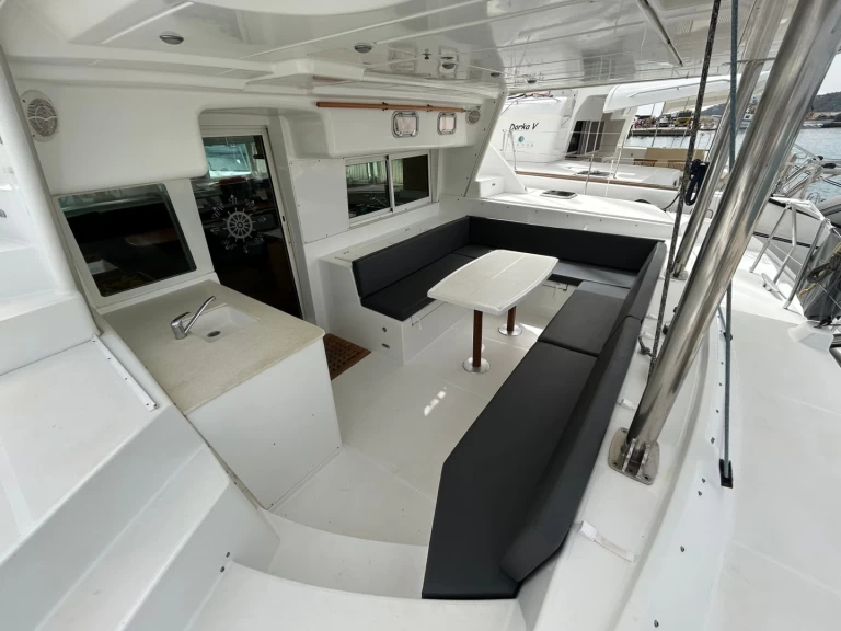 Verhuur Catamaran Lagoon met vaarbewijs