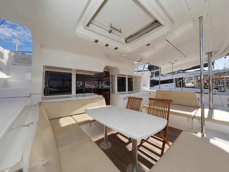 Verhuur Catamaran Lagoon met vaarbewijs