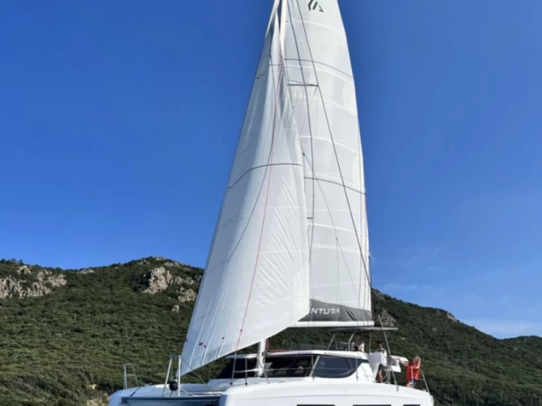 Verhuur Catamaran Aventura met vaarbewijs