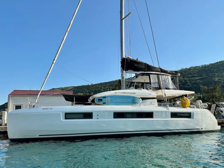 Huur een Lagoon Lagoon 50 in Kaštela