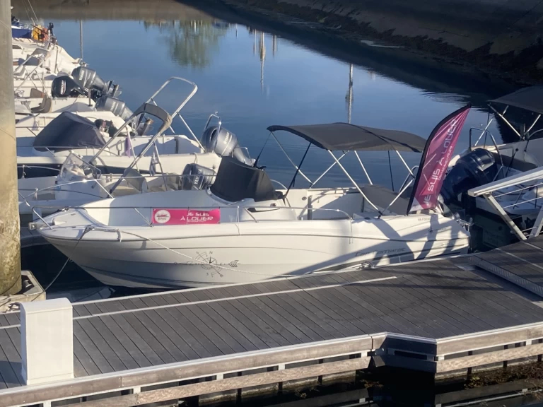 Verhuur Motorboot Jeanneau met vaarbewijs