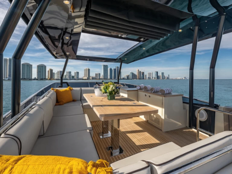 Sunseeker Sunseeker 60 te huur van particulier of professional in Dubai Marina