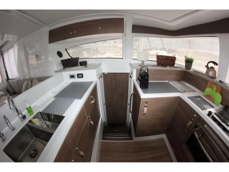 Huur een Bali Bali 4.2 in Nikiána