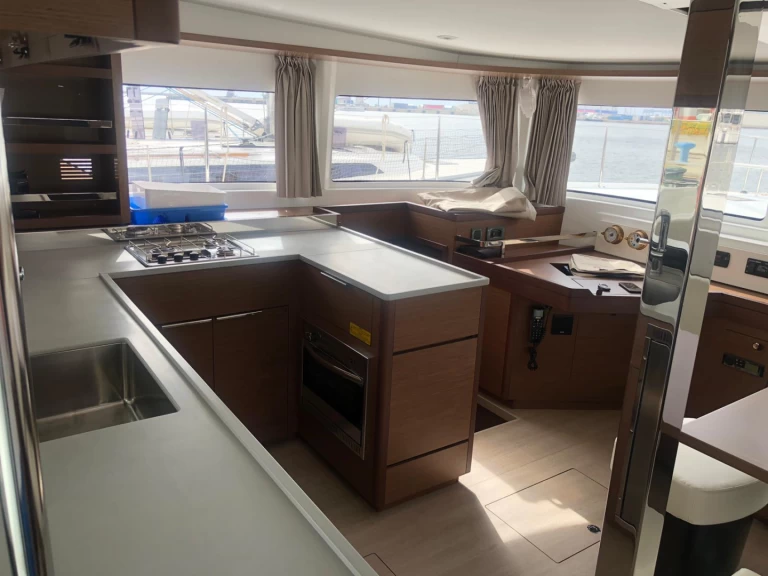 Bootverhuur Cagliari goedkoop Lagoon 46