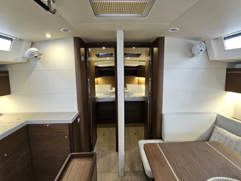 Huur een Bénéteau Oceanis 46.1 in Rhodes (City)