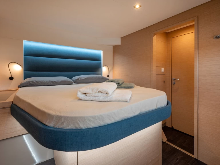 Huur een Fountaine Pajot Tanna 47 in Castellammare di Stabia