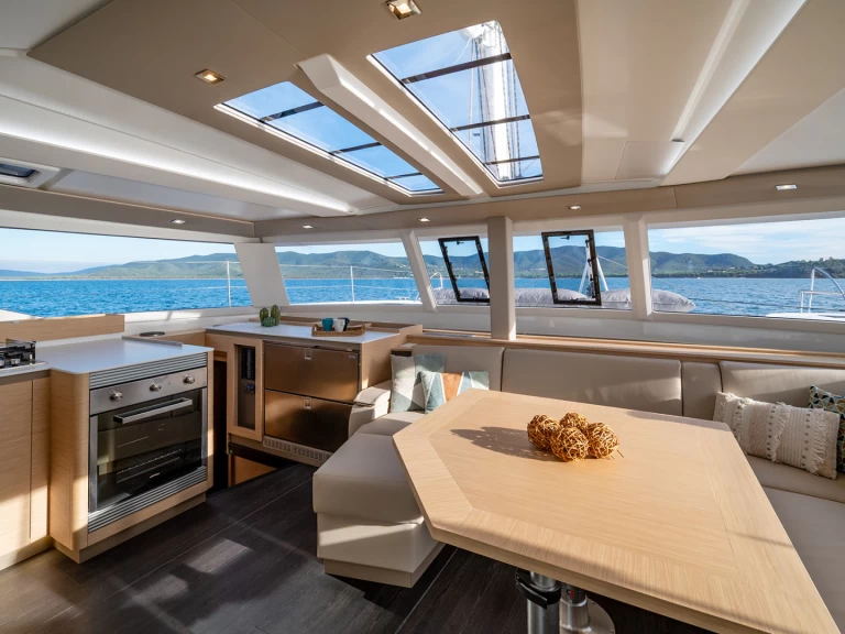 Verhuur Catamaran Fountaine Pajot met vaarbewijs