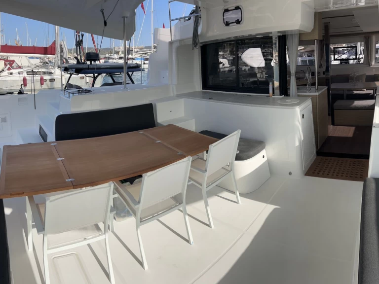 Huur een Lagoon Lagoon 46 in Sant Antoni de Portmany