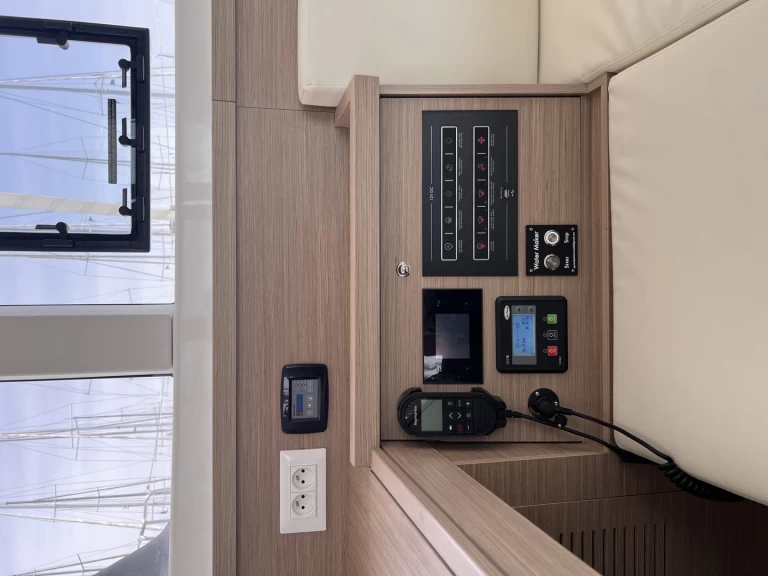 Catamaran te huur in Gouviá voor de beste prijs