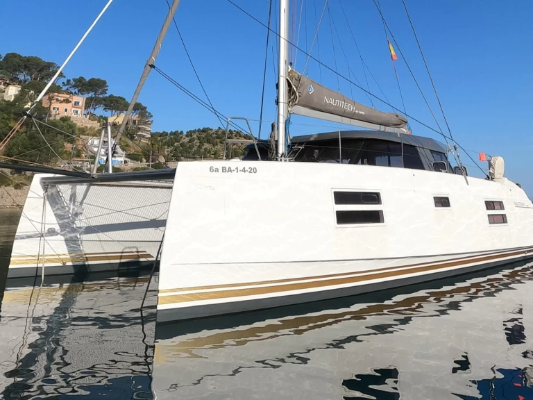 Catamaran te huur in Pula voor de beste prijs