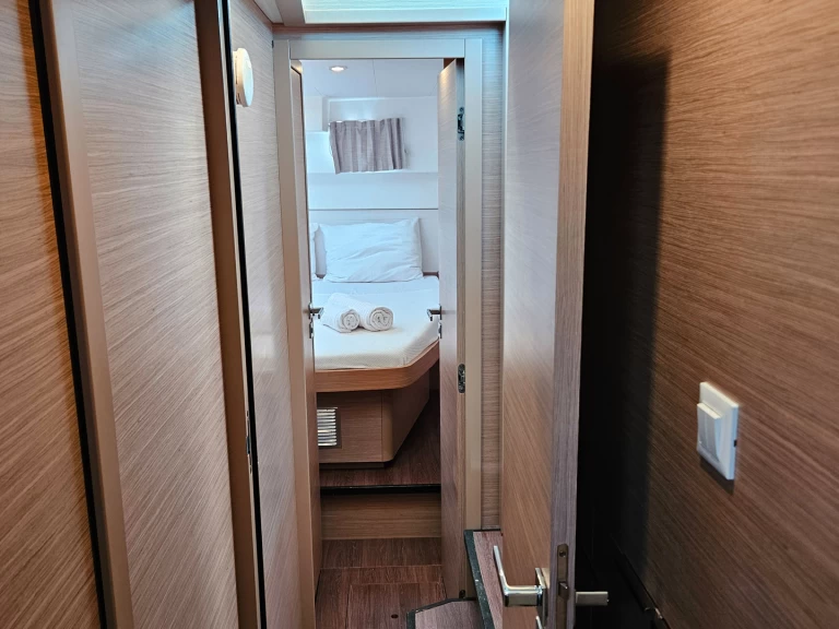 Verhuur Catamaran Lagoon met vaarbewijs