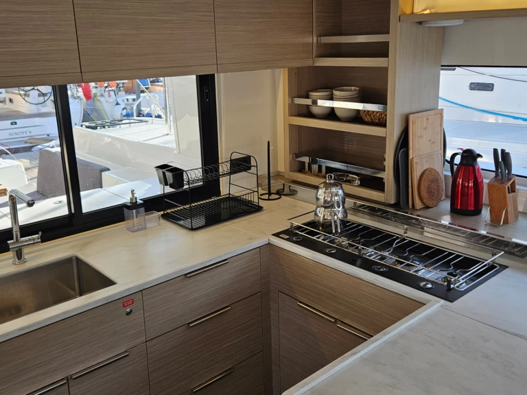 Verhuur Catamaran Lagoon met vaarbewijs