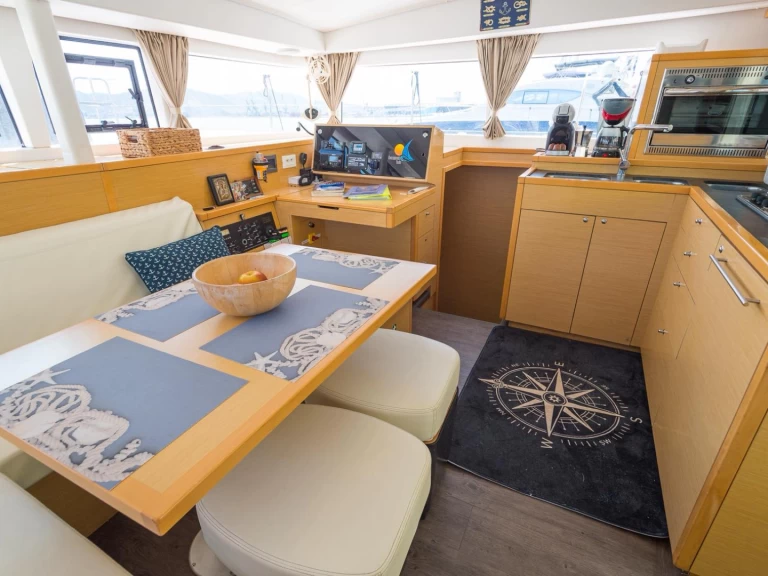 Verhuur Catamaran Lagoon met vaarbewijs