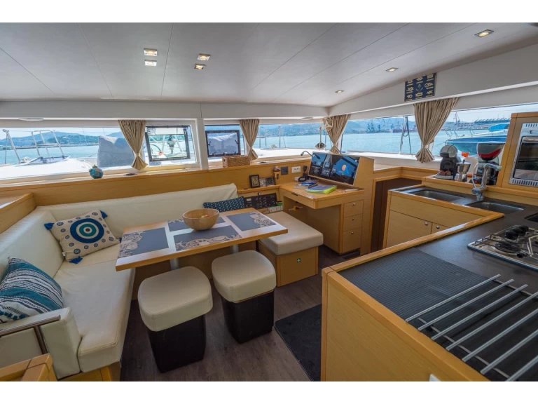 Catamaran te huur in Volos voor de beste prijs