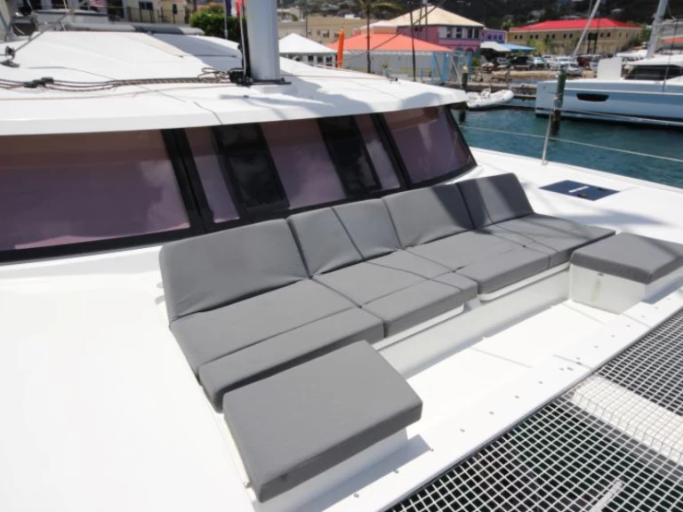 Fountaine Pajot Astrea 42 te huur van particulier of professional in Road Town