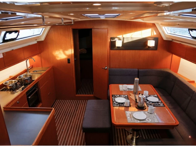 Huur een Bavaria Cruiser 46 in Olbia