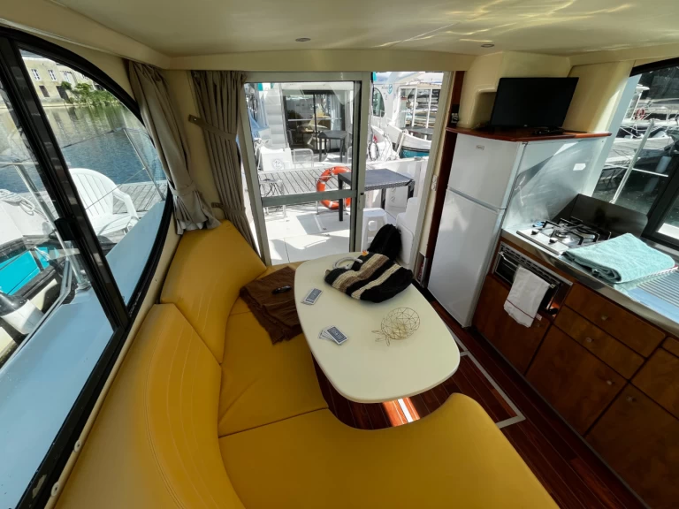 Nicols Yacht Confort Couple XL 2-4 p. te huur van particulier of professional in Sablé-sur-Sarthe