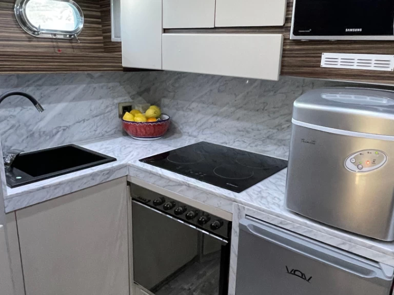 Jacht te huur in Salerno voor de beste prijs