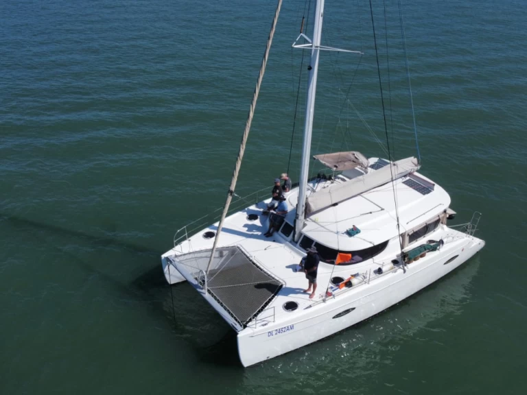 Verhuur Catamaran Custom Made met vaarbewijs