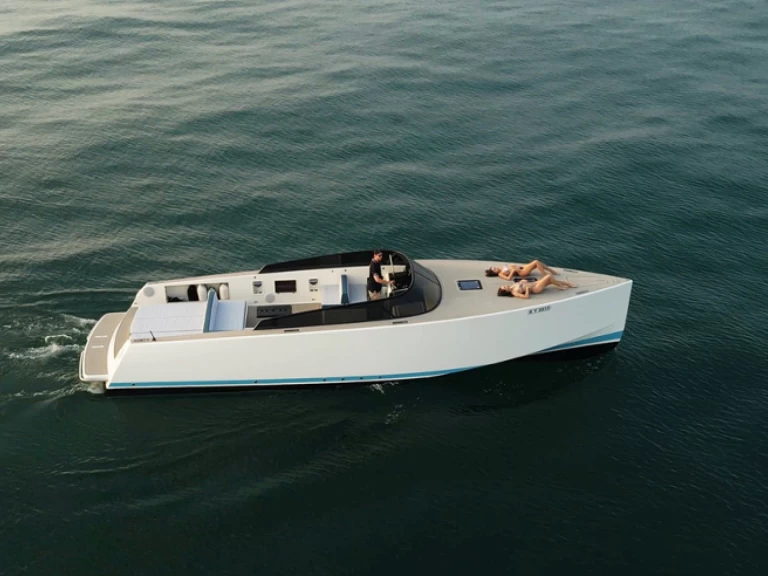 Verhuur Motorboot in Dubai Marina - VanDutch VanDutch 40