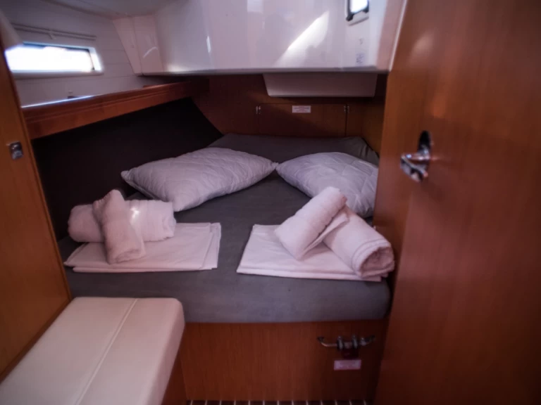 Bootverhuur Bavaria Cruiser 37 in Néa Péramos via SamBoat