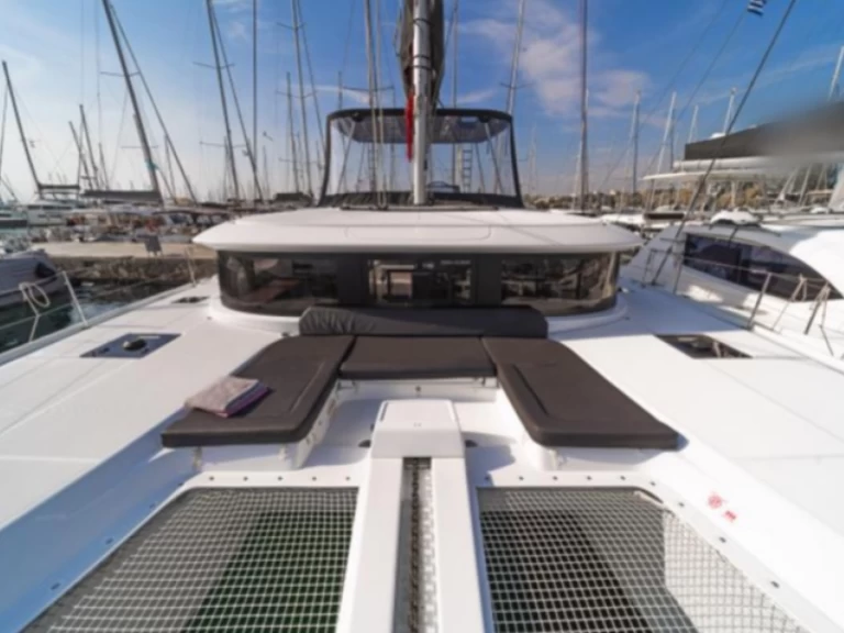 Huur een Lagoon Lagoon 46[G] in Álimos