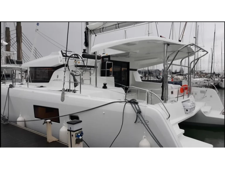 Verhuur Catamaran in Álimos - Lagoon Lagoon 42