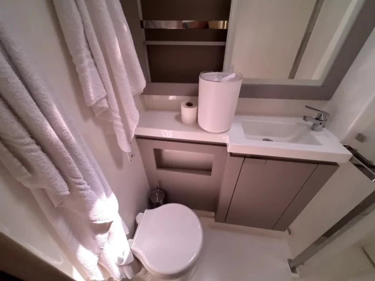 Huur een Fountaine Pajot Elba 45 in Palermo