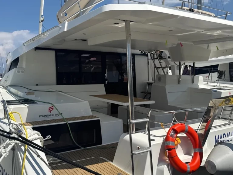 Verhuur Catamaran in Palermo - Fountaine Pajot Elba 45