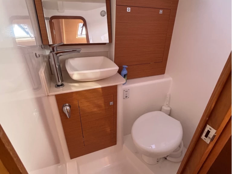 Huur een Dufour Dufour 390 in Palermo