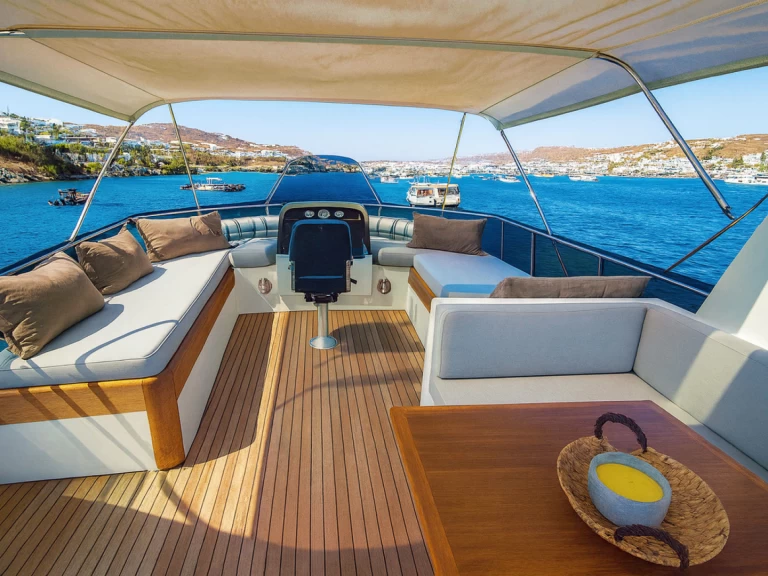 Huur een Maiora Fly Bridge in Mykonos (City)