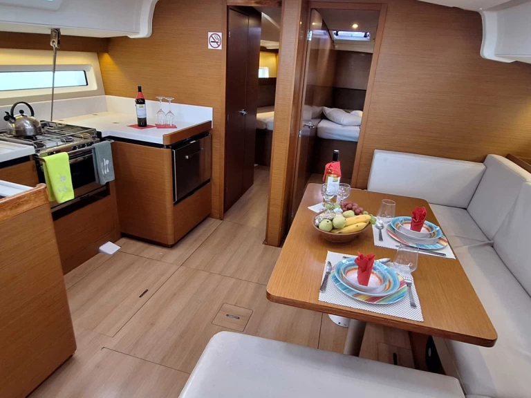 Jeanneau Sun Odyssey 490 te huur van particulier of professional in Nikiána