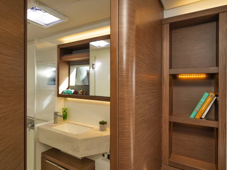 Huur een Lagoon Lagoon 50 in Álimos