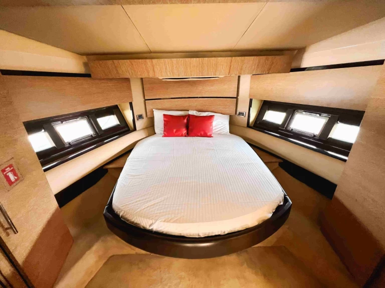 Jacht te huur in Dubai Marina voor de beste prijs