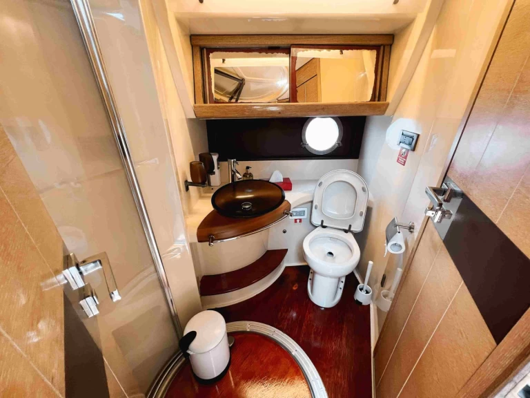 Azimut Azimut 50 te huur van particulier of professional in Dubai Marina