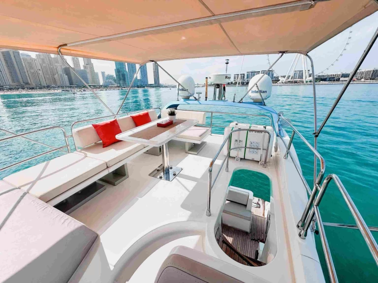 Azimut Azimut 50 te huur van particulier of professional in Dubai Marina