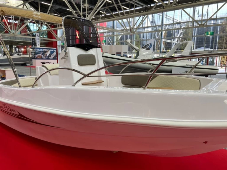 Bootverhuur marinesite 19 open in Sirmione via SamBoat