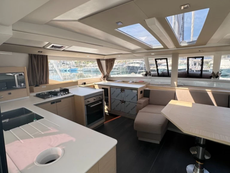 Huur een Fountaine Pajot Tanna 47 in Ajaccio