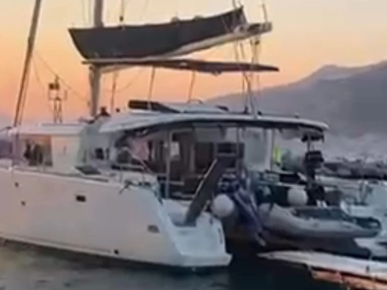 Verhuur Catamaran Lagoon met vaarbewijs