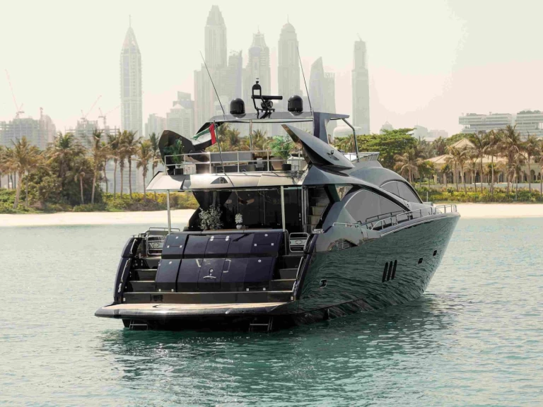 Huur Jacht met of zonder schipper Sunseeker in Dubai Marina