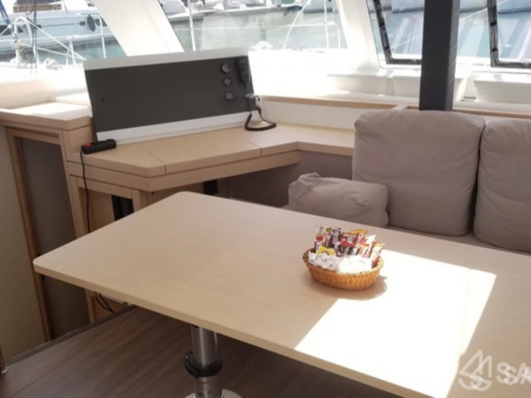 Fountaine Pajot Lucia 40 te huur van particulier of professional in Roses