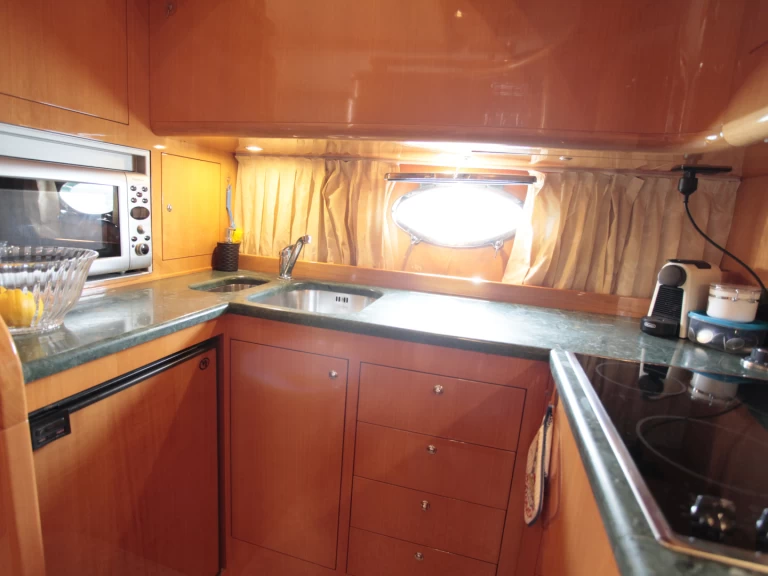 Huur Jacht met of zonder schipper Uniesse in Salivoli