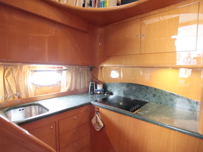 Verhuur Jacht Uniesse met vaarbewijs