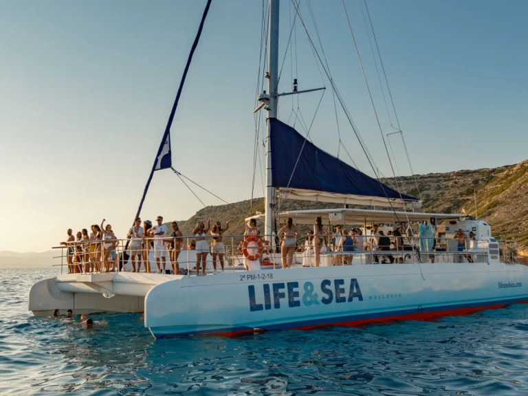 Verhuur Catamaran Drassanes Dalmau met vaarbewijs