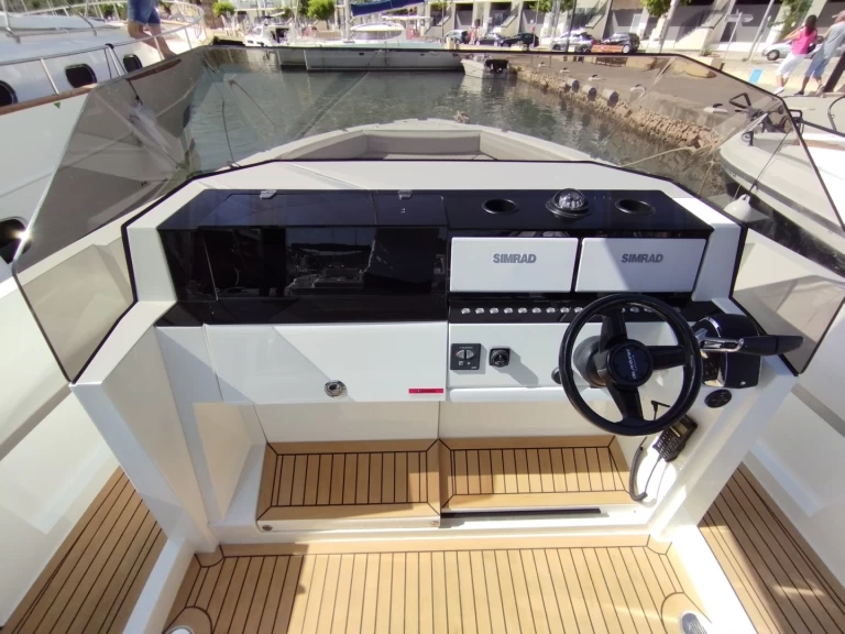 Verhuur Motorboot DE ANTONIO Yachts met vaarbewijs