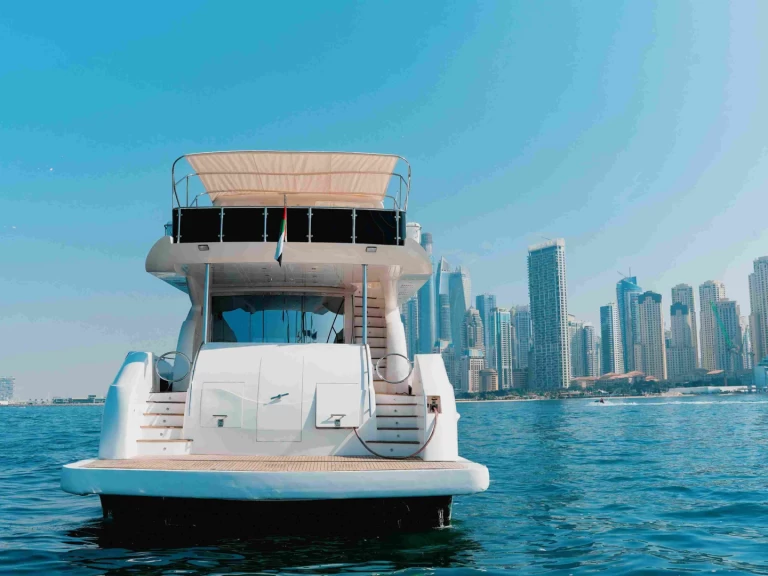 Huur een Majesty Yachts 92 in Dubai Marina